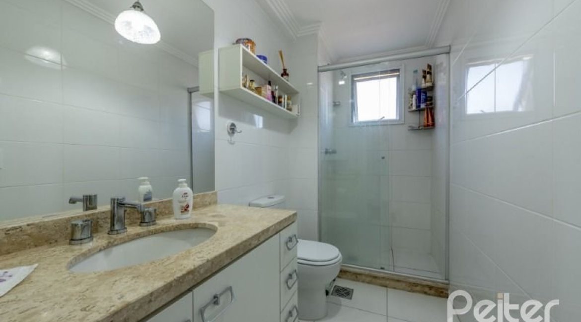 Apartamento à venda com 69m², 2 dormitórios, 1 suíte, 2 vagas, no bairro Tristeza em Porto Alegre