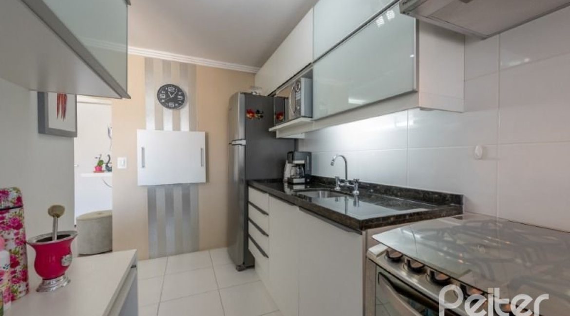 Apartamento à venda com 69m², 2 dormitórios, 1 suíte, 2 vagas, no bairro Tristeza em Porto Alegre