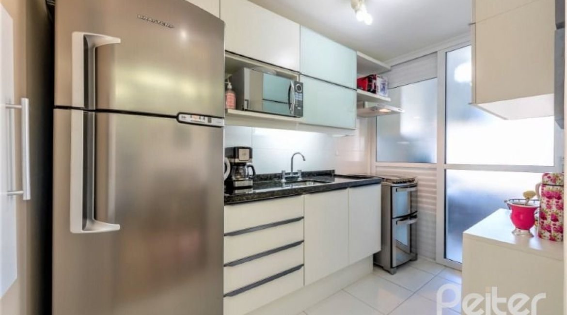 Apartamento à venda com 69m², 2 dormitórios, 1 suíte, 2 vagas, no bairro Tristeza em Porto Alegre