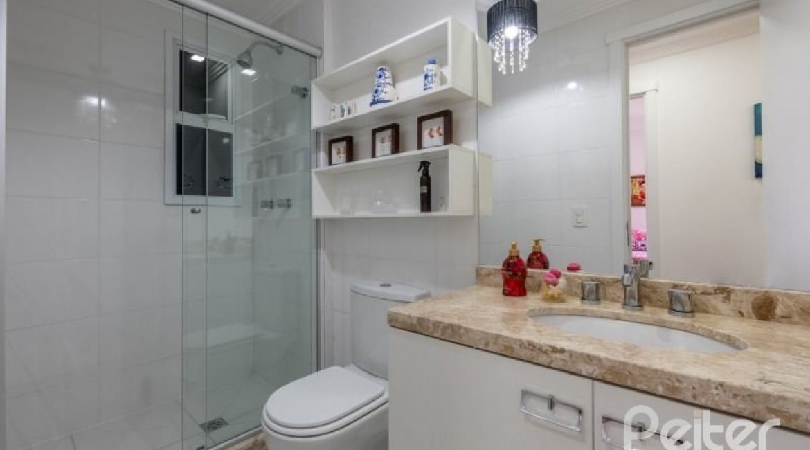 Apartamento à venda com 69m², 2 dormitórios, 1 suíte, 2 vagas, no bairro Tristeza em Porto Alegre
