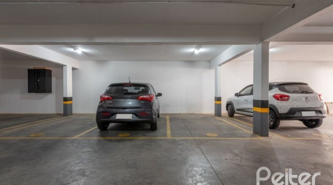 Apartamento à venda com 69m², 2 dormitórios, 1 suíte, 2 vagas, no bairro Tristeza em Porto Alegre