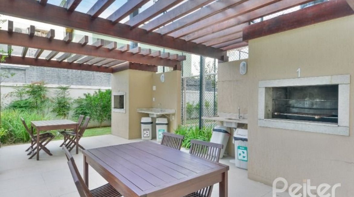 Apartamento à venda com 69m², 2 dormitórios, 1 suíte, 2 vagas, no bairro Tristeza em Porto Alegre