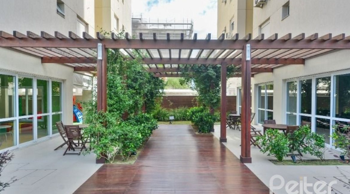 Apartamento à venda com 69m², 2 dormitórios, 1 suíte, 2 vagas, no bairro Tristeza em Porto Alegre