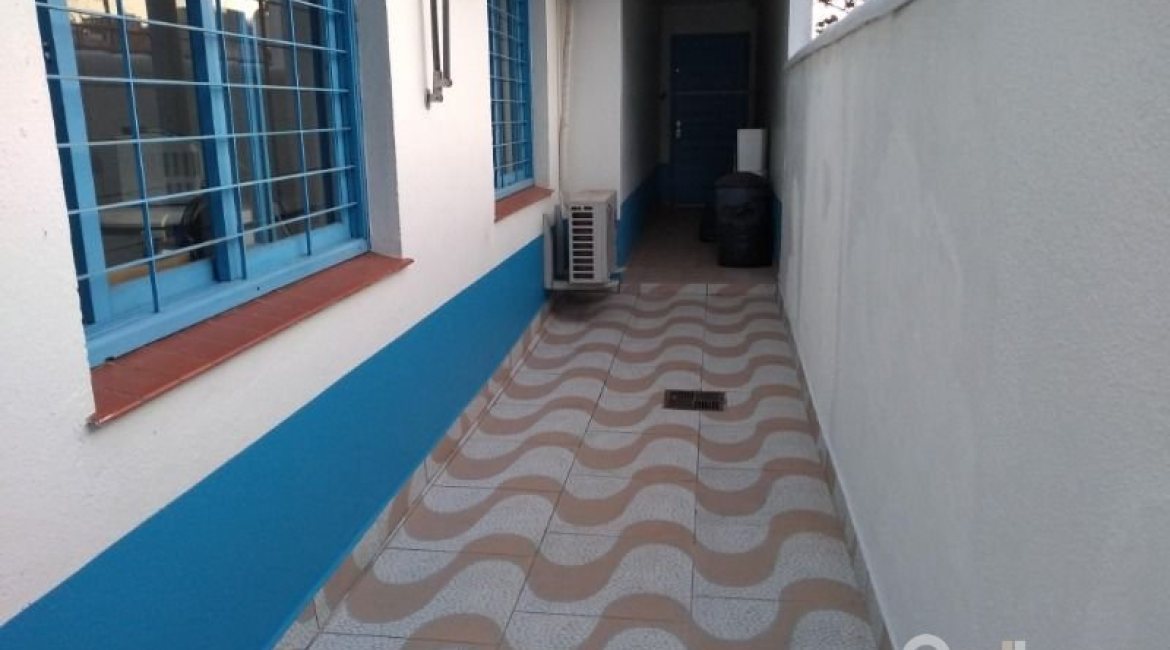 Casa à venda com 365m², 3 dormitórios, 1 suíte, 4 vagas, no bairro Vila Assunção em Porto Alegre