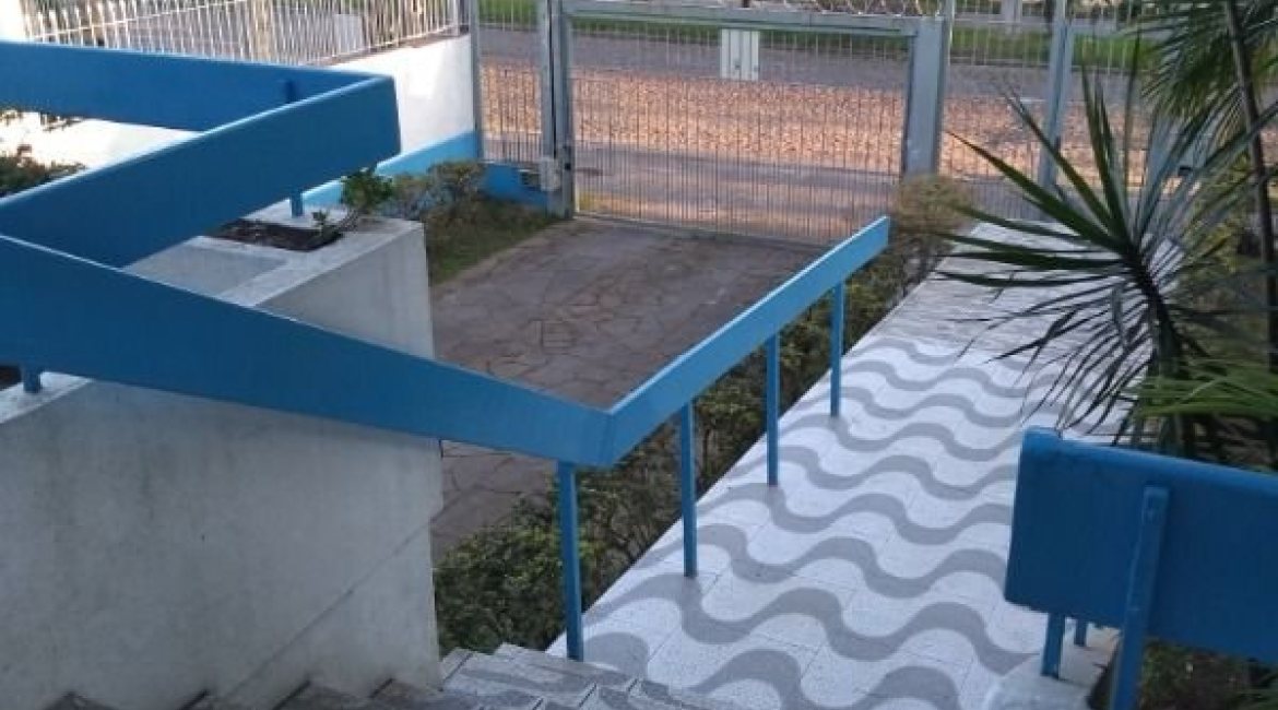 Casa à venda com 365m², 3 dormitórios, 1 suíte, 4 vagas, no bairro Vila Assunção em Porto Alegre