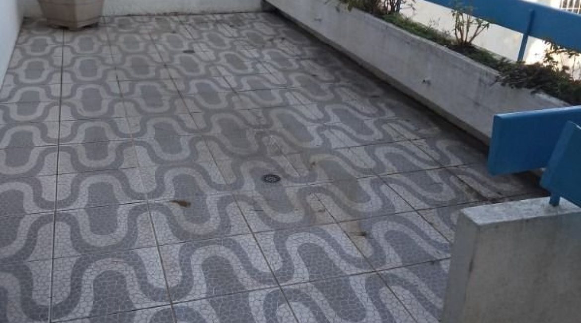 Casa à venda com 365m², 3 dormitórios, 1 suíte, 4 vagas, no bairro Vila Assunção em Porto Alegre