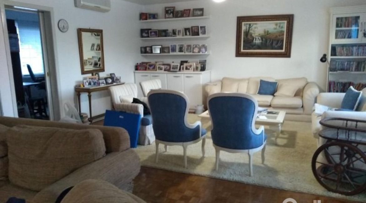 Casa à venda com 365m², 3 dormitórios, 1 suíte, 4 vagas, no bairro Vila Assunção em Porto Alegre