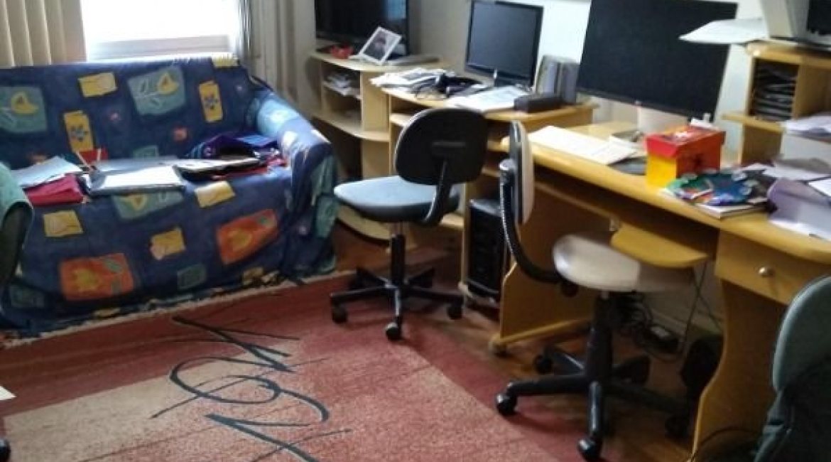 Casa à venda com 365m², 3 dormitórios, 1 suíte, 4 vagas, no bairro Vila Assunção em Porto Alegre