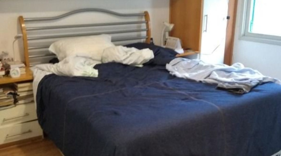 Casa à venda com 365m², 3 dormitórios, 1 suíte, 4 vagas, no bairro Vila Assunção em Porto Alegre