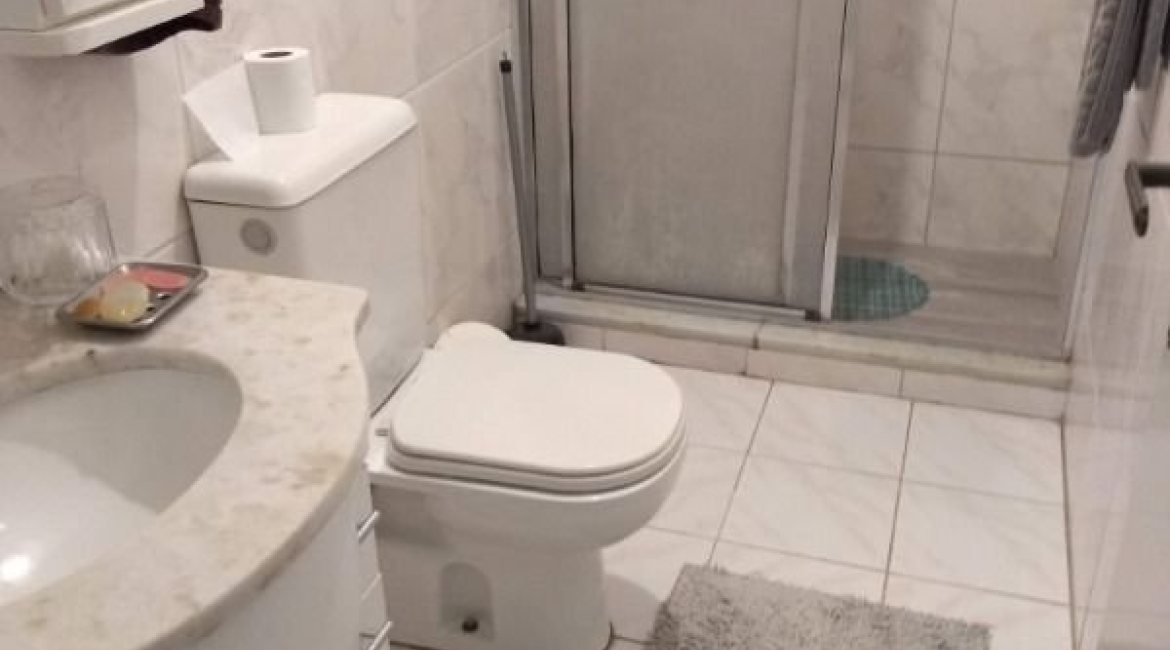 Casa à venda com 365m², 3 dormitórios, 1 suíte, 4 vagas, no bairro Vila Assunção em Porto Alegre