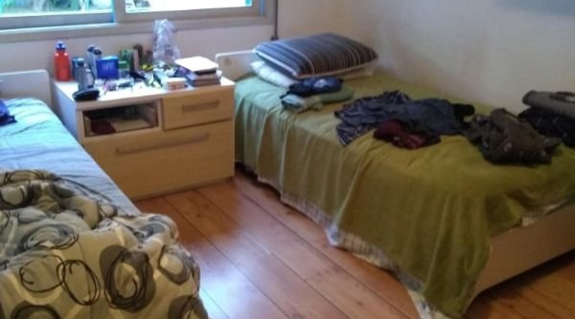 Casa à venda com 365m², 3 dormitórios, 1 suíte, 4 vagas, no bairro Vila Assunção em Porto Alegre