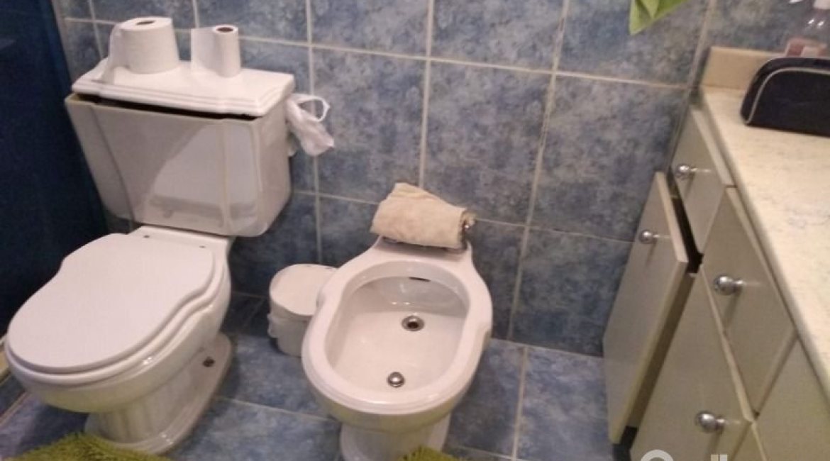 Casa à venda com 365m², 3 dormitórios, 1 suíte, 4 vagas, no bairro Vila Assunção em Porto Alegre