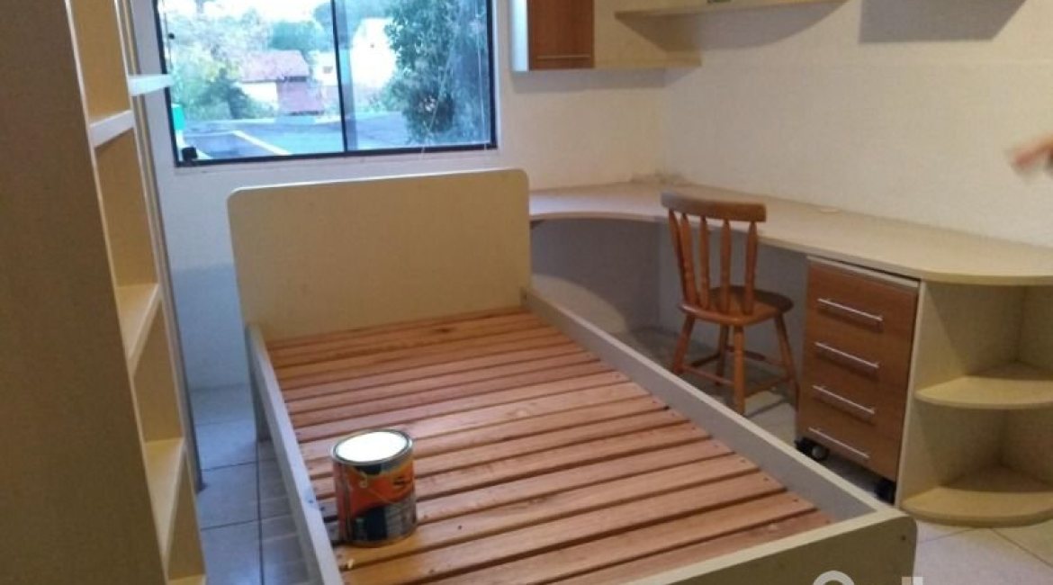 Casa à venda com 365m², 3 dormitórios, 1 suíte, 4 vagas, no bairro Vila Assunção em Porto Alegre