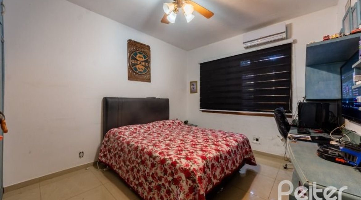 Casa em Condomínio à venda com 400m², 3 dormitórios, 1 suíte, 6 vagas, no bairro Cavalhada em PORTO ALEGRE