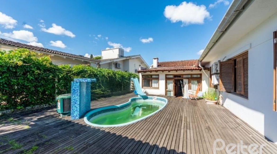 Casa em Condomínio à venda com 400m², 3 dormitórios, 1 suíte, 6 vagas, no bairro Cavalhada em PORTO ALEGRE