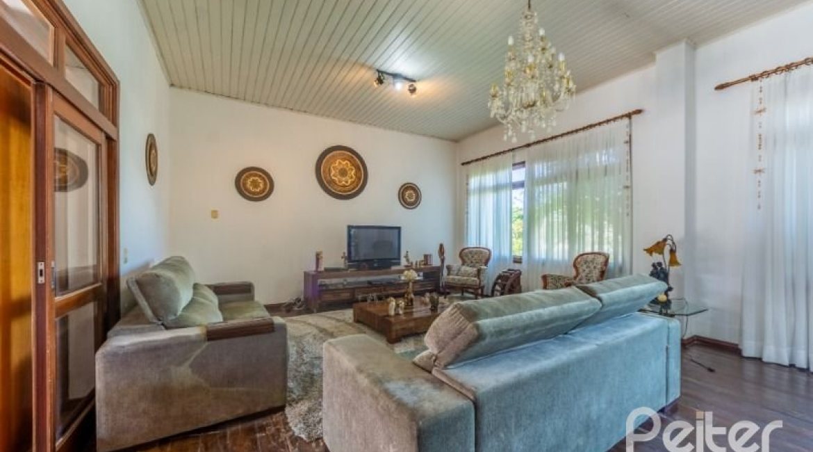 Casa em Condomínio à venda com 400m², 3 dormitórios, 1 suíte, 6 vagas, no bairro Cavalhada em PORTO ALEGRE