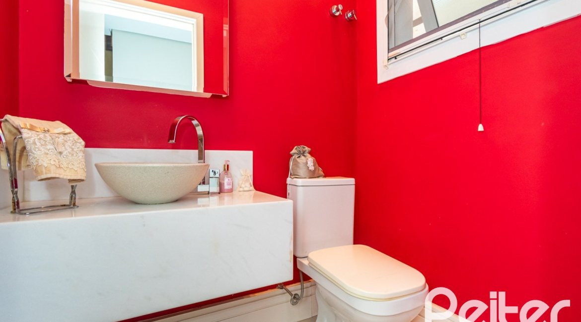 Casa em Condomínio à venda com 220m², 4 dormitórios, 4 suítes, 2 vagas, no bairro Terra Ville em PORTO ALEGRE