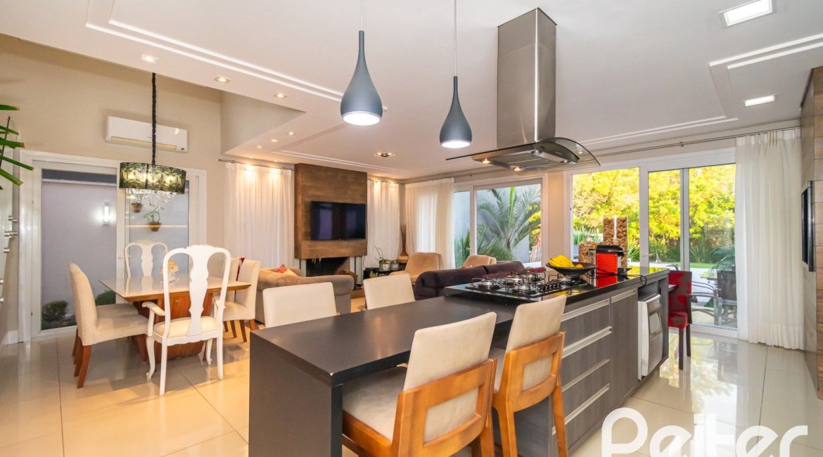 Casa em Condomínio à venda com 220m², 4 dormitórios, 4 suítes, 2 vagas, no bairro Terra Ville em PORTO ALEGRE