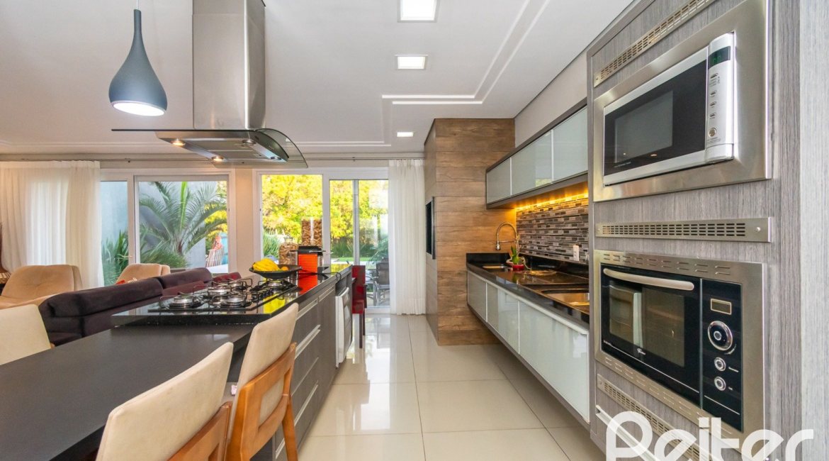 Casa em Condomínio à venda com 220m², 4 dormitórios, 4 suítes, 2 vagas, no bairro Terra Ville em PORTO ALEGRE