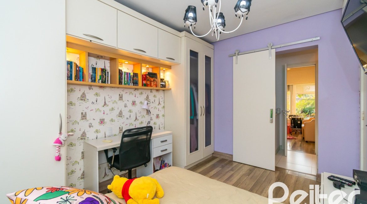 Casa em Condomínio à venda com 220m², 4 dormitórios, 4 suítes, 2 vagas, no bairro Terra Ville em PORTO ALEGRE