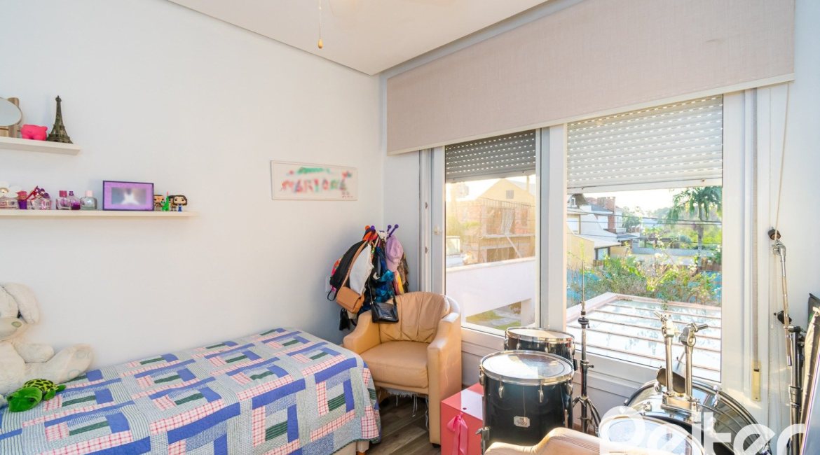 Casa em Condomínio à venda com 220m², 4 dormitórios, 4 suítes, 2 vagas, no bairro Terra Ville em PORTO ALEGRE