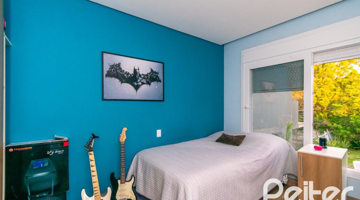 Casa em Condomínio à venda com 220m², 4 dormitórios, 4 suítes, 2 vagas, no bairro Terra Ville em PORTO ALEGRE