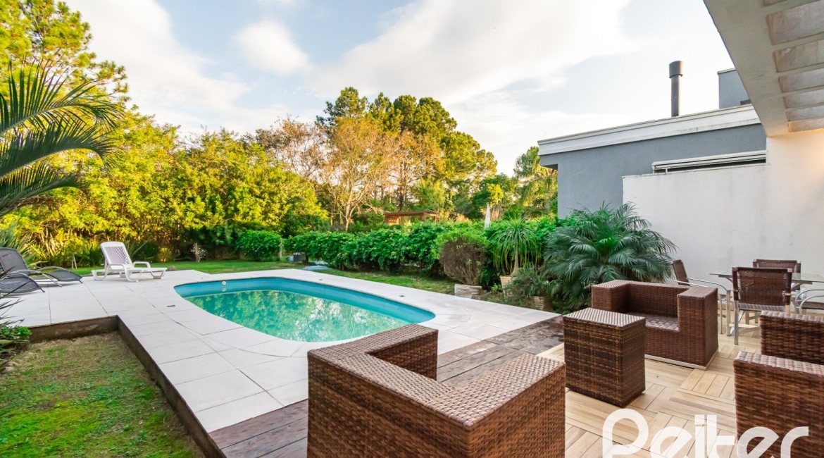 Casa em Condomínio à venda com 220m², 4 dormitórios, 4 suítes, 2 vagas, no bairro Terra Ville em PORTO ALEGRE