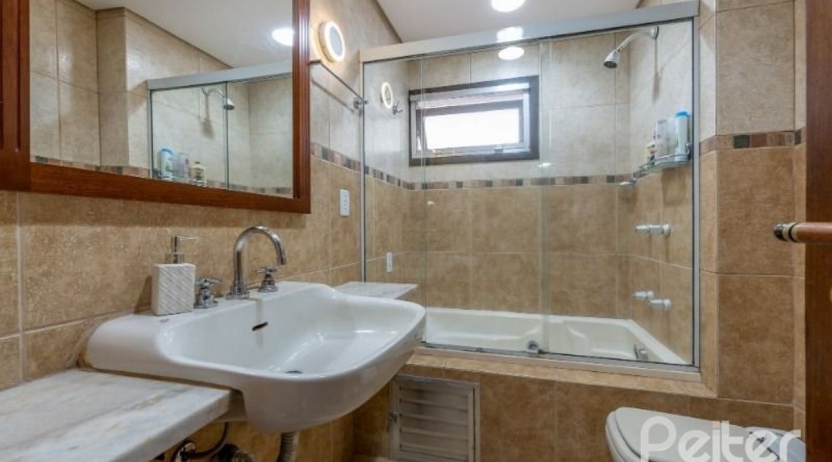 Apartamento à venda com 157m², 3 dormitórios, 1 suíte, 2 vagas, no bairro Tristeza em PORTO ALEGRE