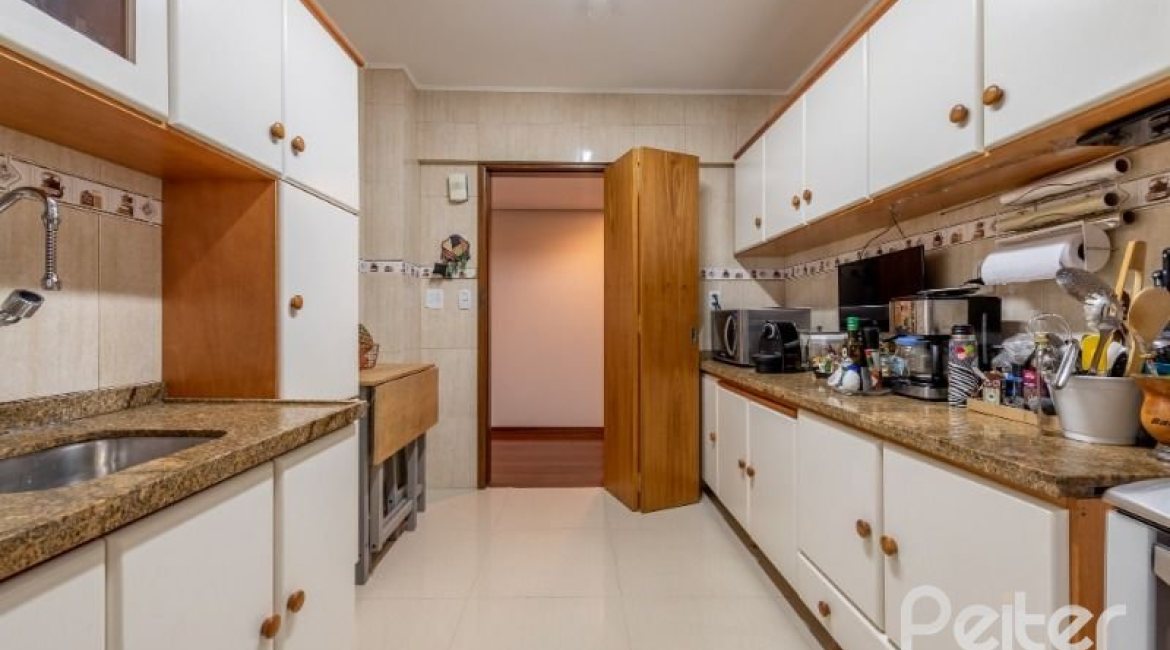 Apartamento à venda com 157m², 3 dormitórios, 1 suíte, 2 vagas, no bairro Tristeza em PORTO ALEGRE