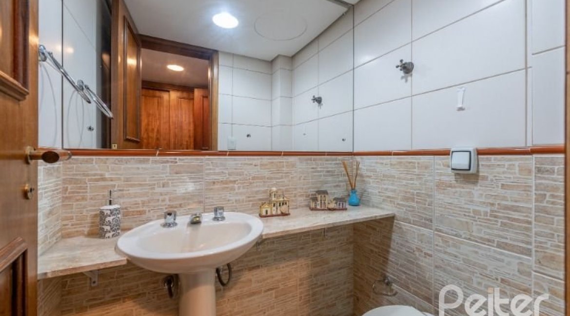 Apartamento à venda com 157m², 3 dormitórios, 1 suíte, 2 vagas, no bairro Tristeza em PORTO ALEGRE