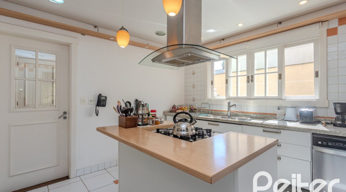 Casa em Condomínio à venda com 400m², 3 dormitórios, 3 suítes, 2 vagas, no bairro Terra Ville em Porto Alegre
