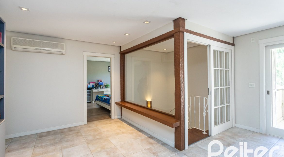 Casa em Condomínio à venda com 400m², 3 dormitórios, 3 suítes, 2 vagas, no bairro Terra Ville em Porto Alegre