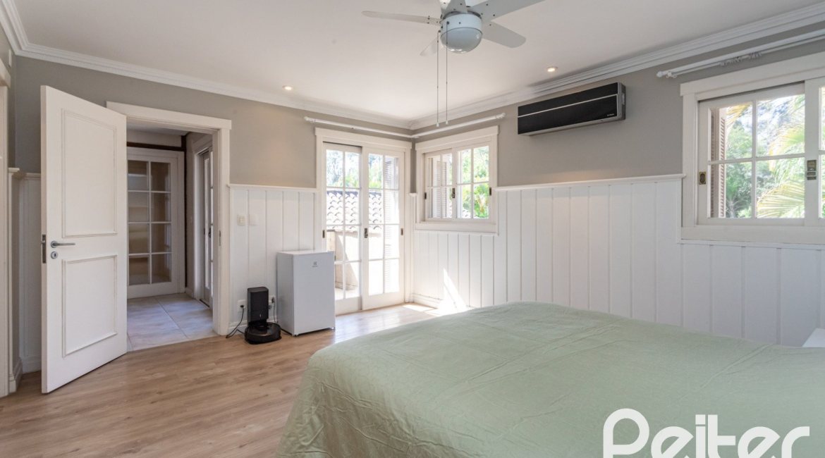 Casa em Condomínio à venda com 400m², 3 dormitórios, 3 suítes, 2 vagas, no bairro Terra Ville em Porto Alegre
