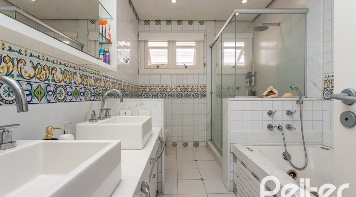 Casa em Condomínio à venda com 400m², 3 dormitórios, 3 suítes, 2 vagas, no bairro Terra Ville em Porto Alegre