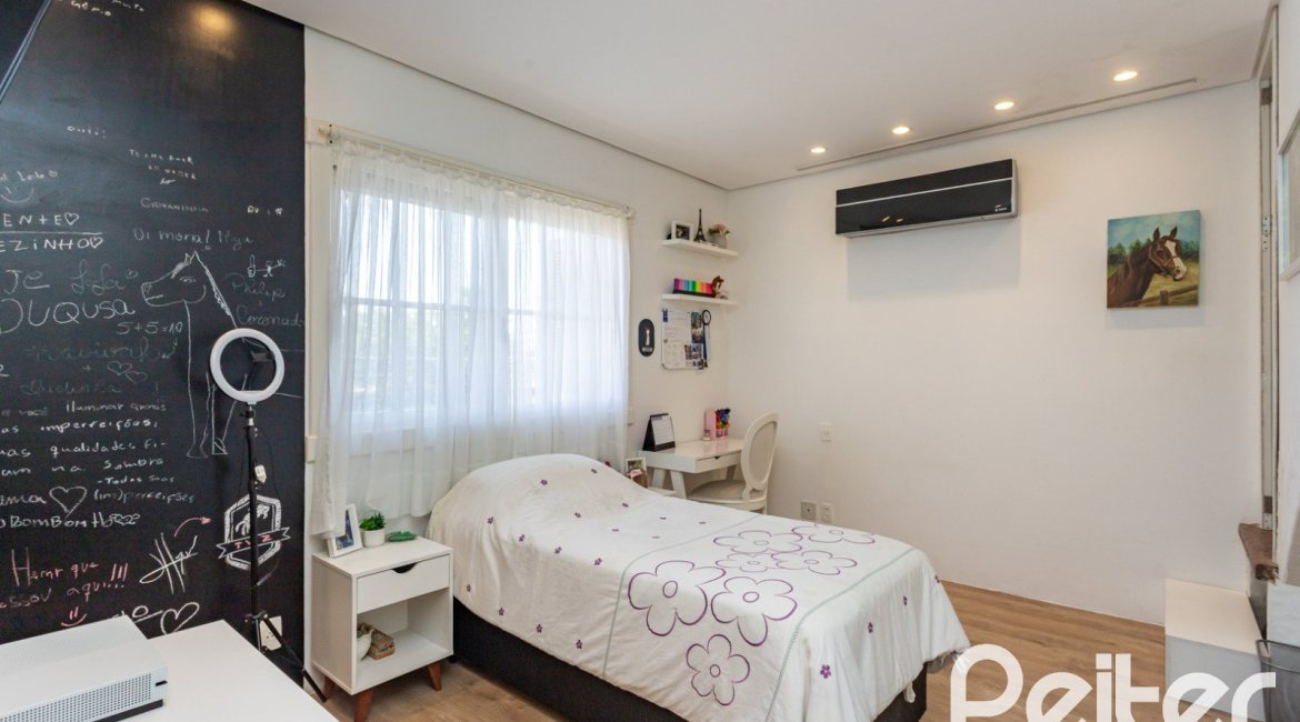 Casa em Condomínio à venda com 400m², 3 dormitórios, 3 suítes, 2 vagas, no bairro Terra Ville em Porto Alegre