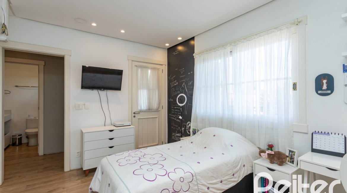 Casa em Condomínio à venda com 400m², 3 dormitórios, 3 suítes, 2 vagas, no bairro Terra Ville em Porto Alegre