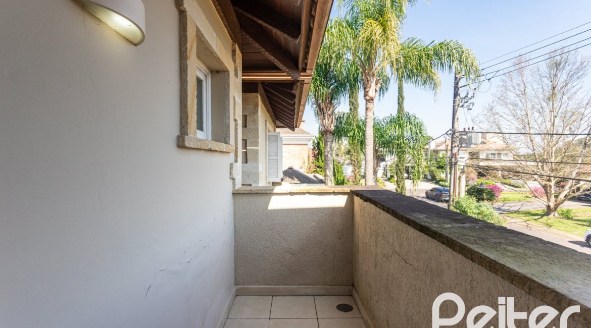 Casa em Condomínio à venda com 400m², 3 dormitórios, 3 suítes, 2 vagas, no bairro Terra Ville em Porto Alegre