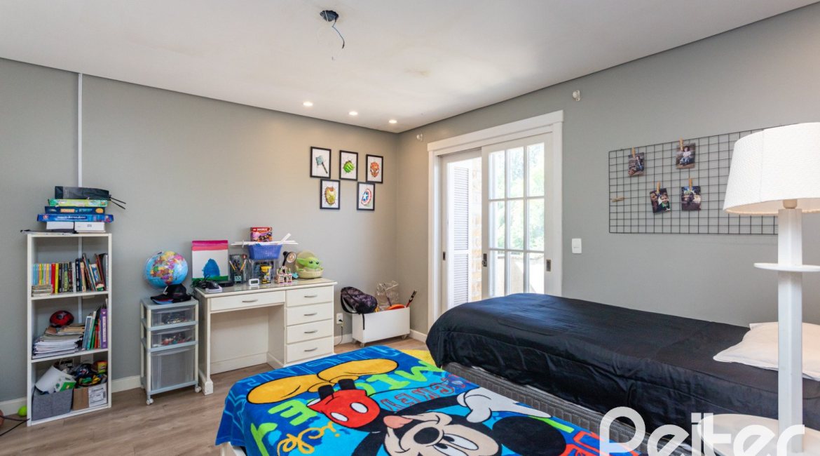 Casa em Condomínio à venda com 400m², 3 dormitórios, 3 suítes, 2 vagas, no bairro Terra Ville em Porto Alegre