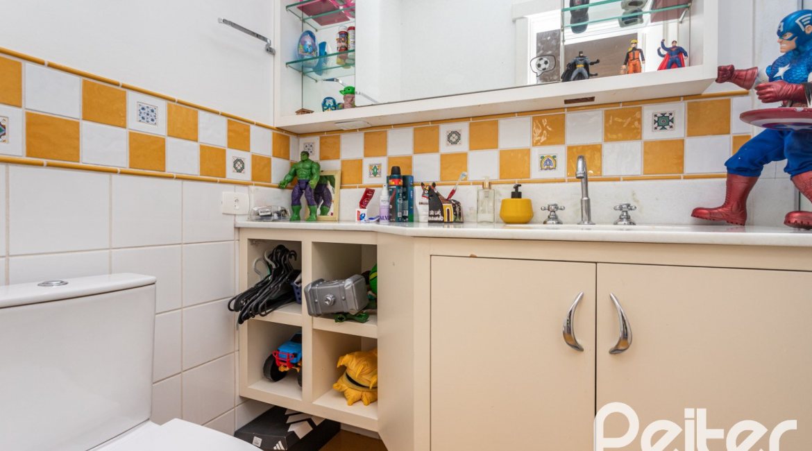 Casa em Condomínio à venda com 400m², 3 dormitórios, 3 suítes, 2 vagas, no bairro Terra Ville em Porto Alegre
