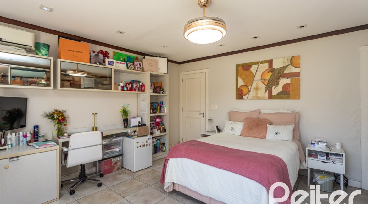 Casa em Condomínio à venda com 400m², 3 dormitórios, 3 suítes, 2 vagas, no bairro Terra Ville em Porto Alegre