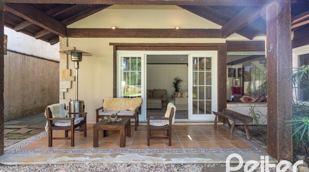 Casa em Condomínio à venda com 400m², 3 dormitórios, 3 suítes, 2 vagas, no bairro Terra Ville em Porto Alegre