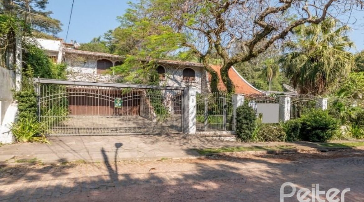 Casa à venda com 460m², 3 dormitórios, 1 suíte, 4 vagas, no bairro Vila Conceição em Porto Alegre