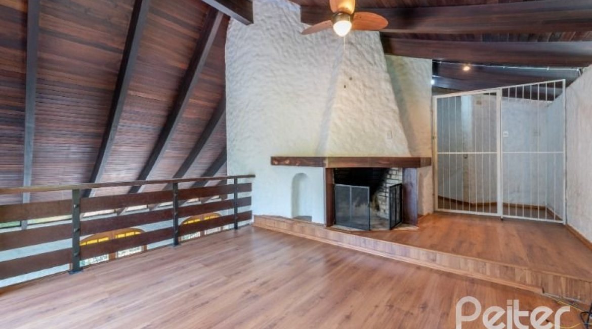 Casa à venda com 460m², 3 dormitórios, 1 suíte, 4 vagas, no bairro Vila Conceição em Porto Alegre