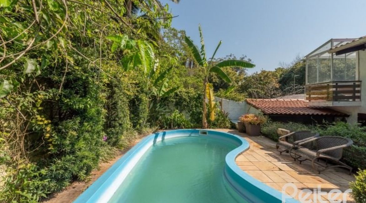 Casa à venda com 460m², 3 dormitórios, 1 suíte, 4 vagas, no bairro Vila Conceição em Porto Alegre