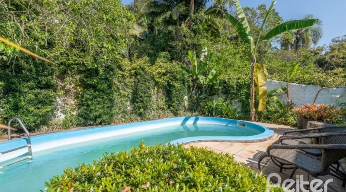 Casa à venda com 460m², 3 dormitórios, 1 suíte, 4 vagas, no bairro Vila Conceição em Porto Alegre