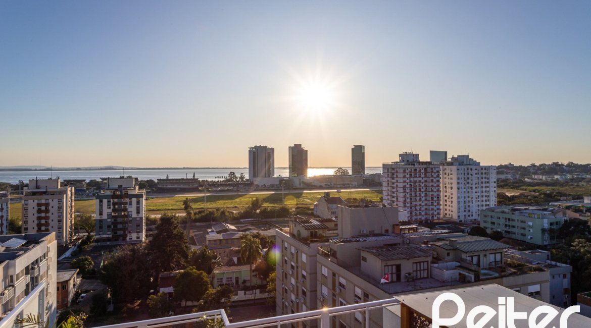 Apartamento à venda com 103m², 3 dormitórios, 1 suíte, 2 vagas, no bairro Cristal em Porto Alegre