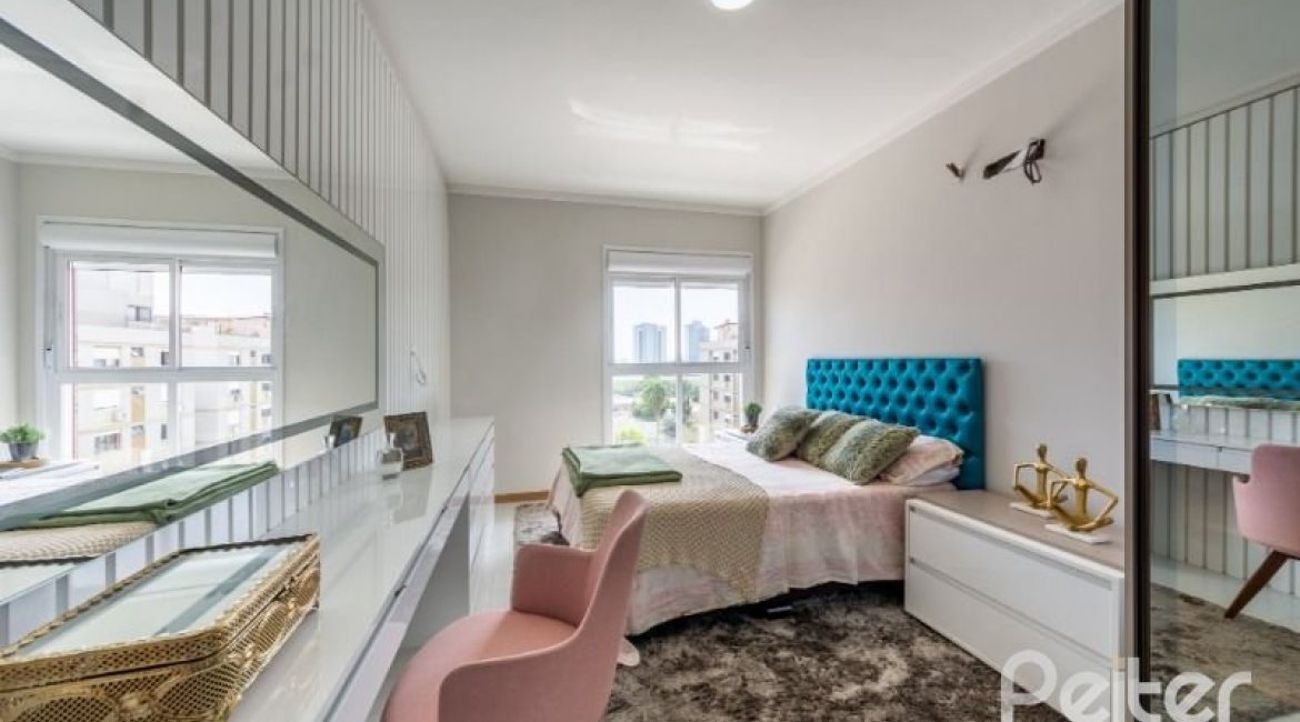 Apartamento à venda com 103m², 3 dormitórios, 1 suíte, 2 vagas, no bairro Cristal em Porto Alegre