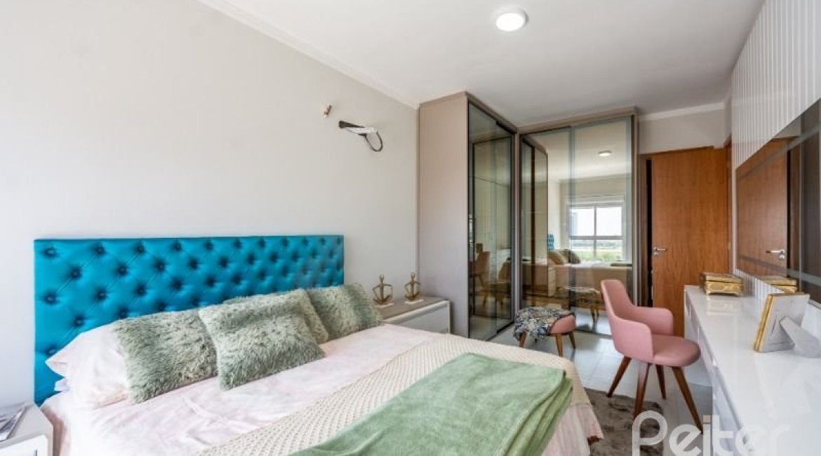 Apartamento à venda com 103m², 3 dormitórios, 1 suíte, 2 vagas, no bairro Cristal em Porto Alegre