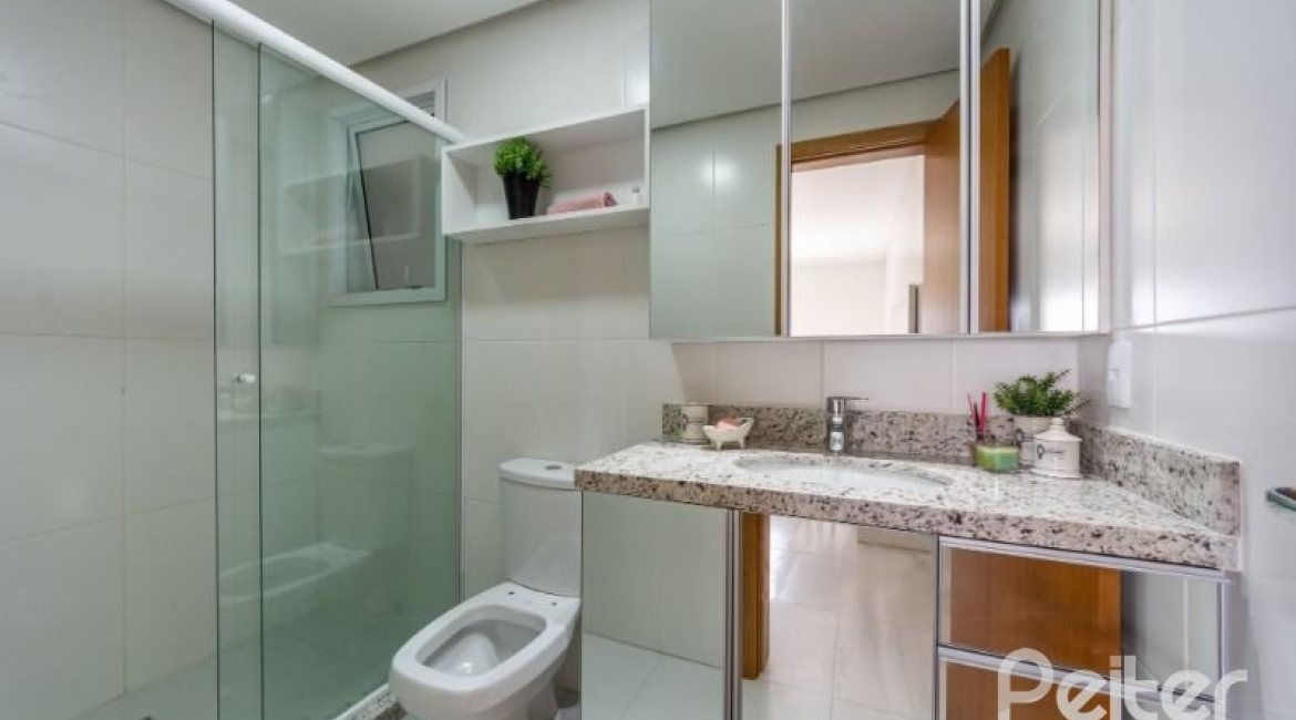 Apartamento à venda com 103m², 3 dormitórios, 1 suíte, 2 vagas, no bairro Cristal em Porto Alegre