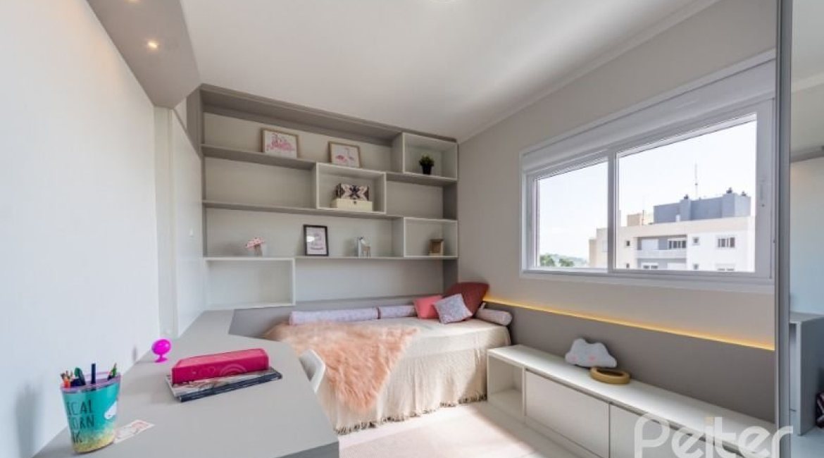 Apartamento à venda com 103m², 3 dormitórios, 1 suíte, 2 vagas, no bairro Cristal em Porto Alegre